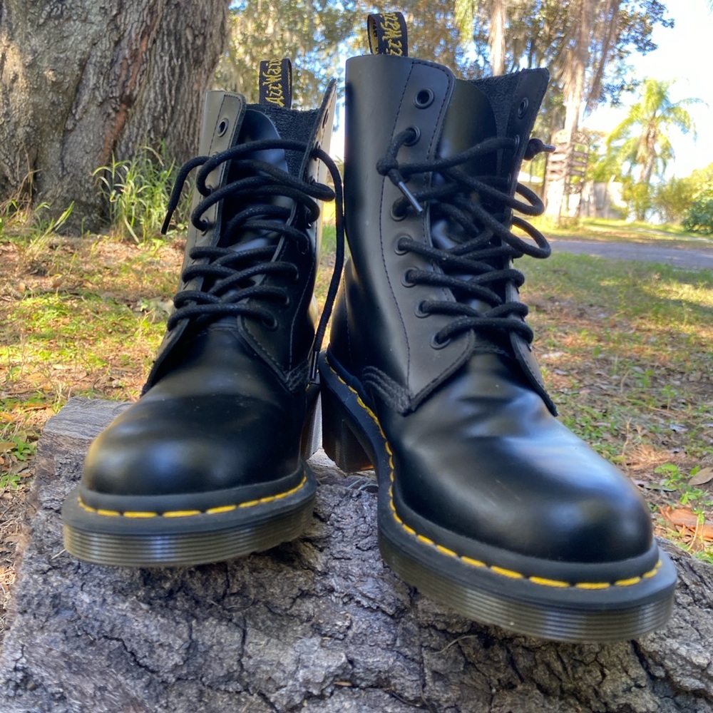 Dr Martens boots black like new size us 7